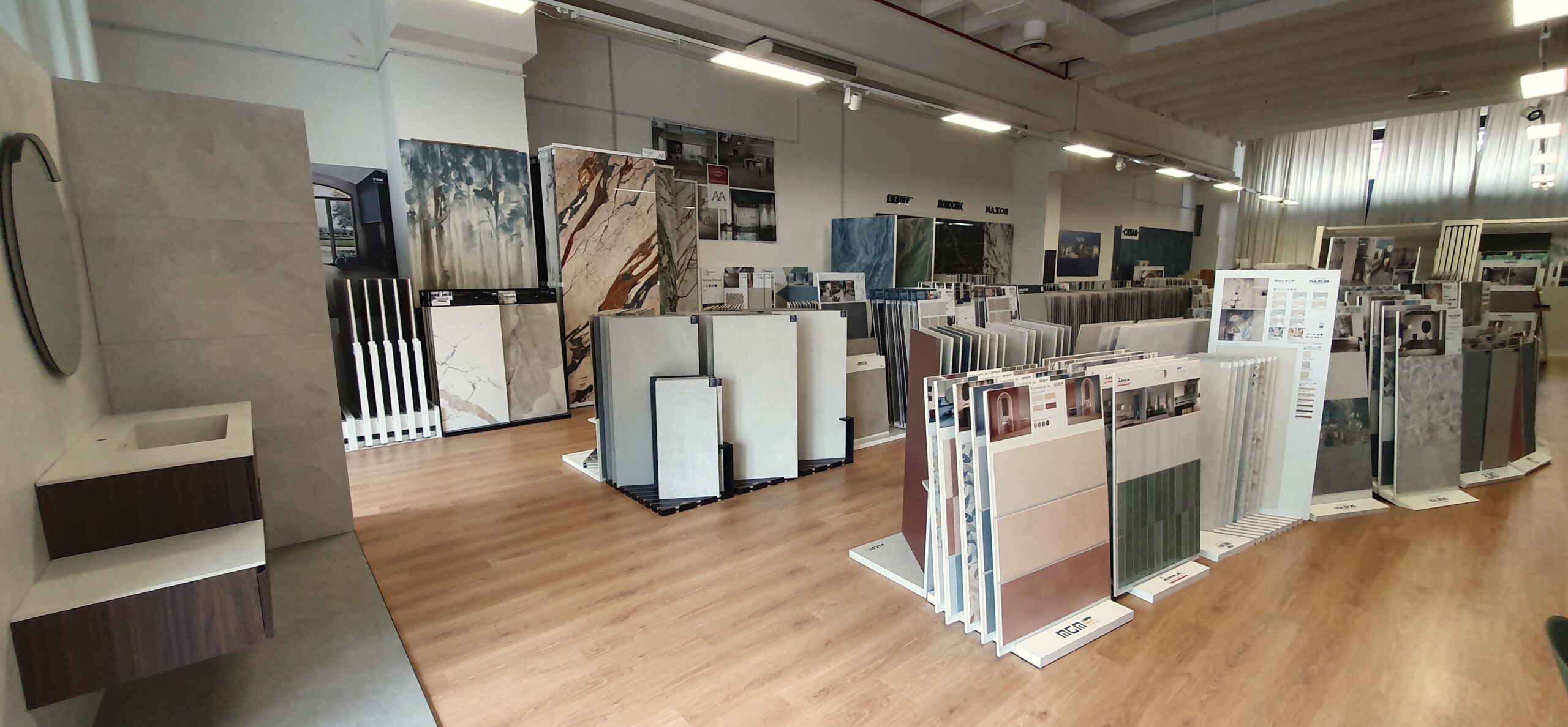 lastre gres porcellanato mobili bagno showroom