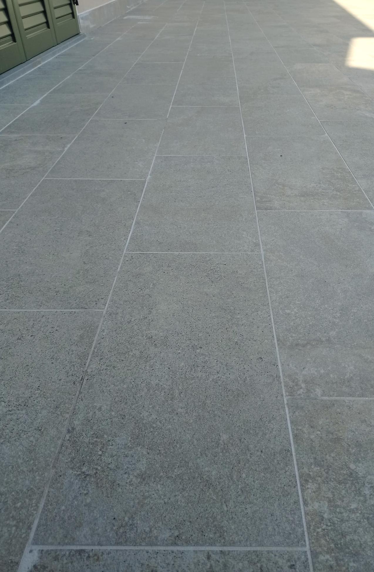 gres esterno antiscivolo effetto pietra grigio