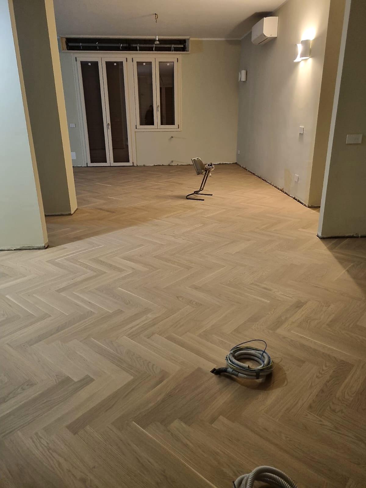 pavimento in legno rovere spina italiana